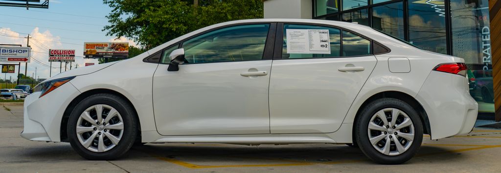 2021 Toyota Corolla LE - Photo 24