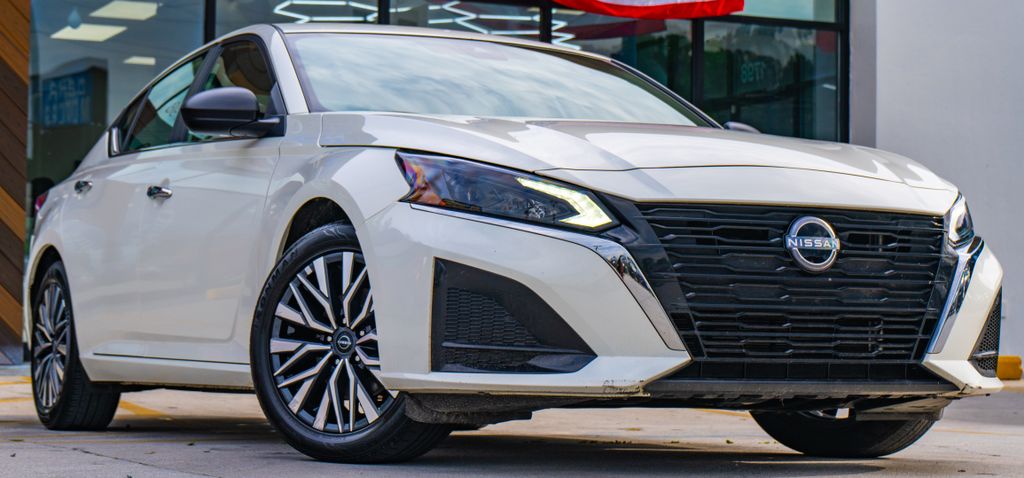 2025 Nissan Altima SV - Photo 6