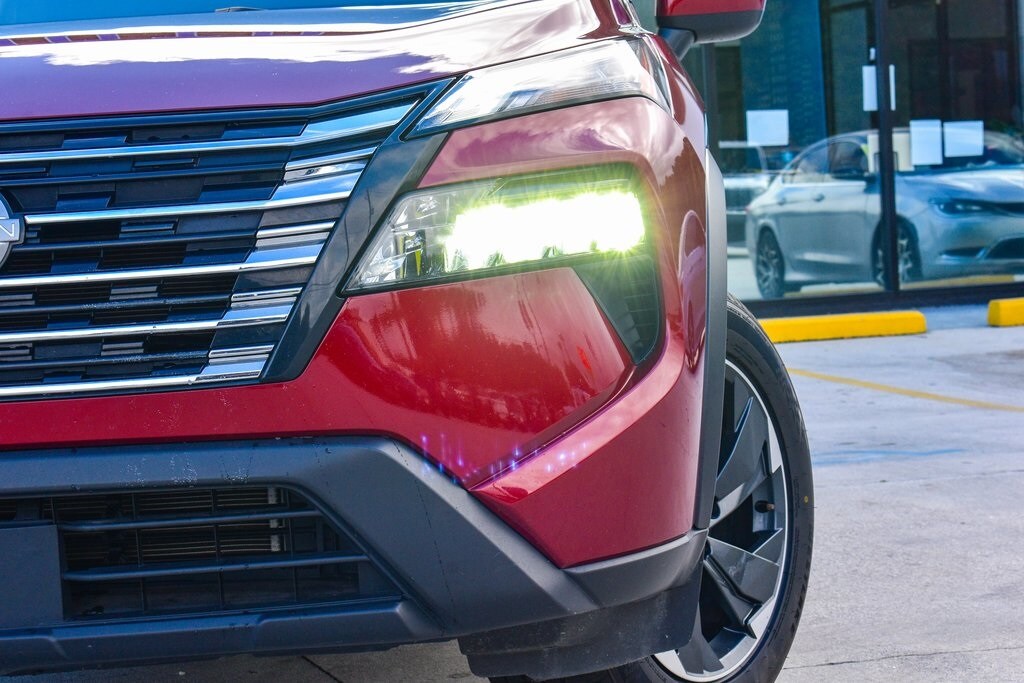 2024 Nissan Rogue SV photo 3