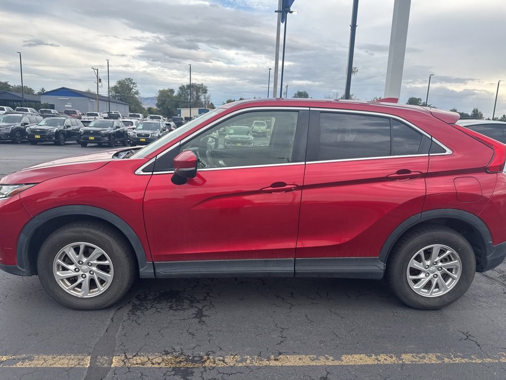 2019 Mitsubishi Eclipse Cross ES photo 2