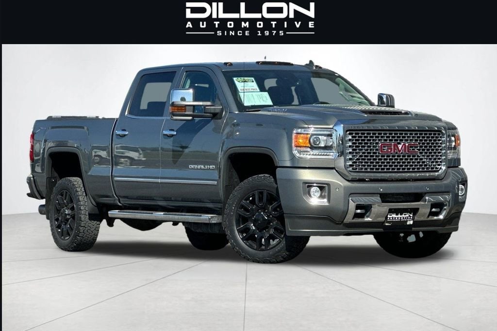 2017 GMC Sierra 4WD Crew Cab Standard Box Denali's photo