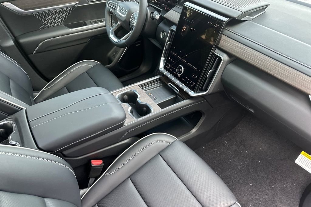 2026 GMC Acadia Denali - Photo 17