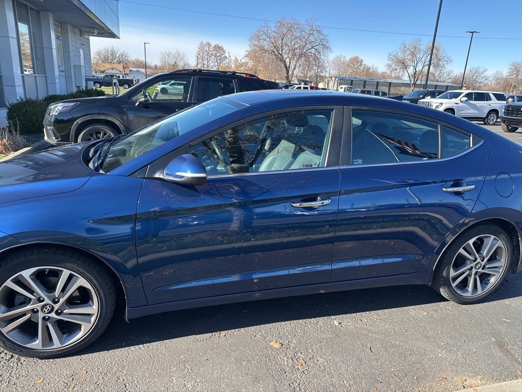 2017 Hyundai Elantra Limited photo 2