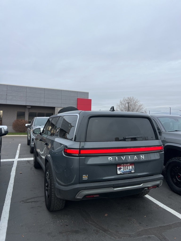 2022 Rivian R1S Launch Edition photo 3