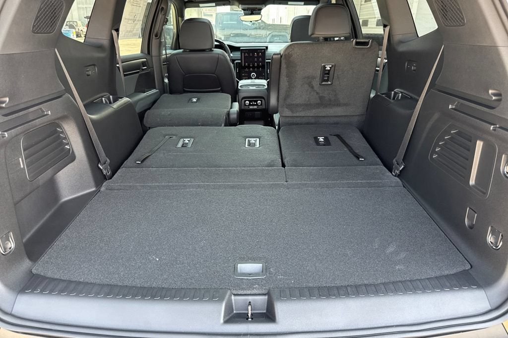 2026 GMC Acadia AT4 - Photo 16