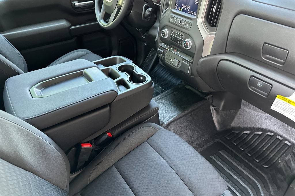 2025 GMC Sierra 2500HD Pro - Photo 9