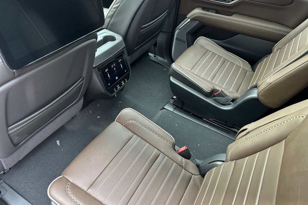 2026 GMC Yukon XL Denali Ultimate - Photo 9