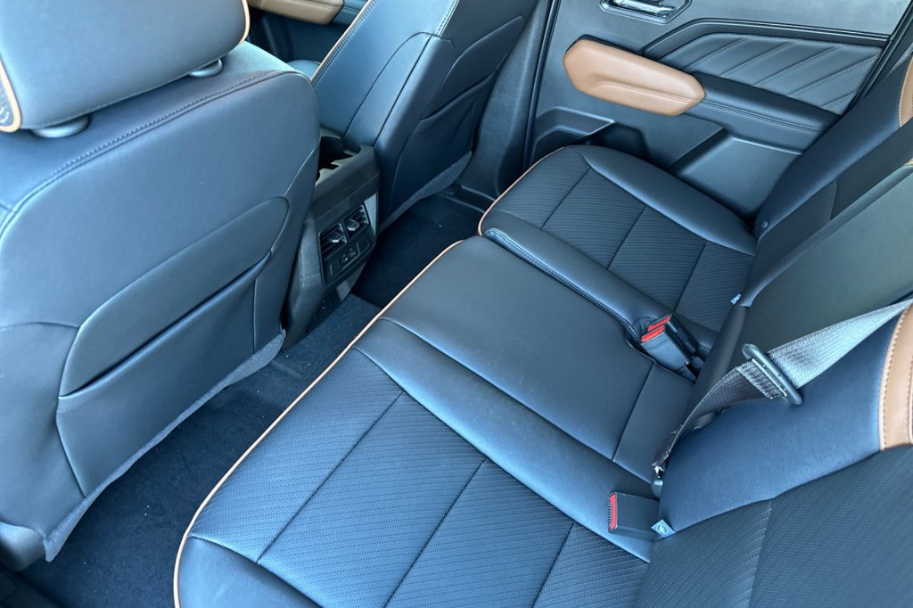 2026 GMC Canyon AT4 - Photo 11