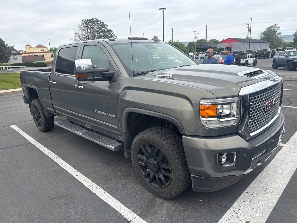 2017 GMC Sierra 4WD Crew Cab Standard Box Denali's photo