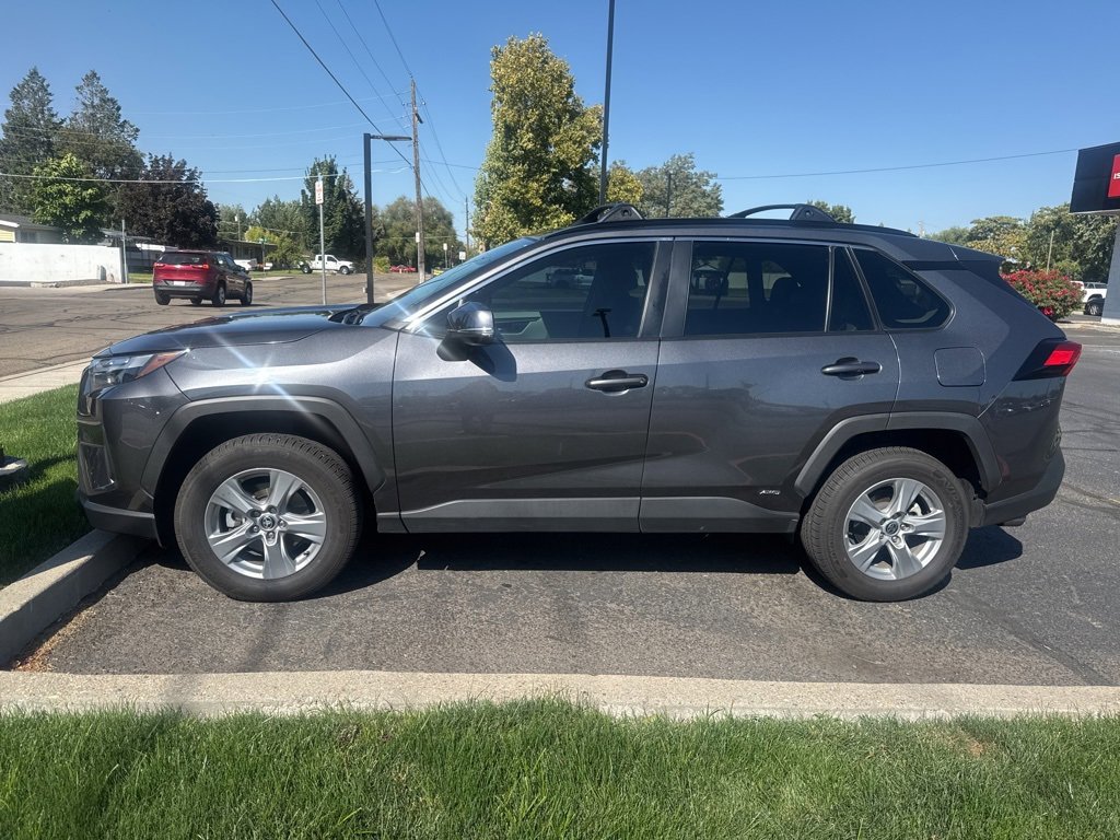 Used 2022 Toyota RAV4 XLE with VIN 4T3RWRFV6NU053169 for sale in Kansas City