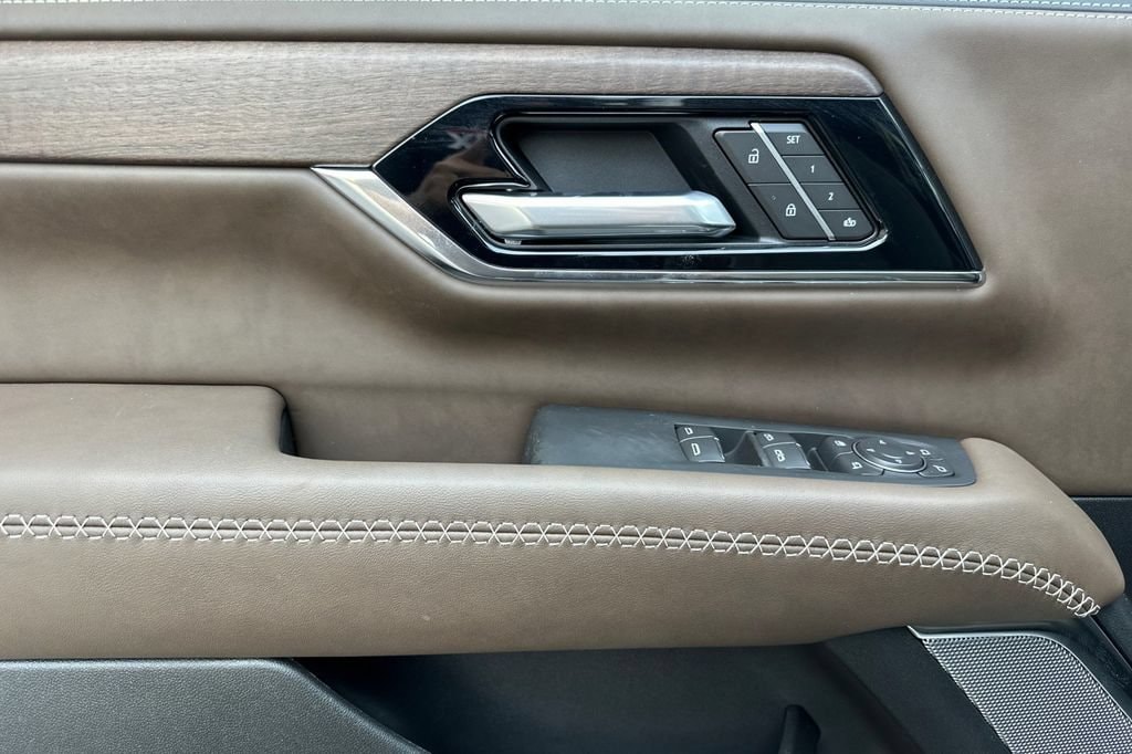 2026 GMC Yukon XL Denali Ultimate - Photo 8
