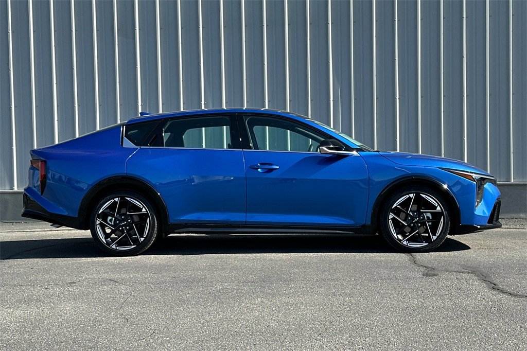 2025 Kia K4 GT-Line photo 3