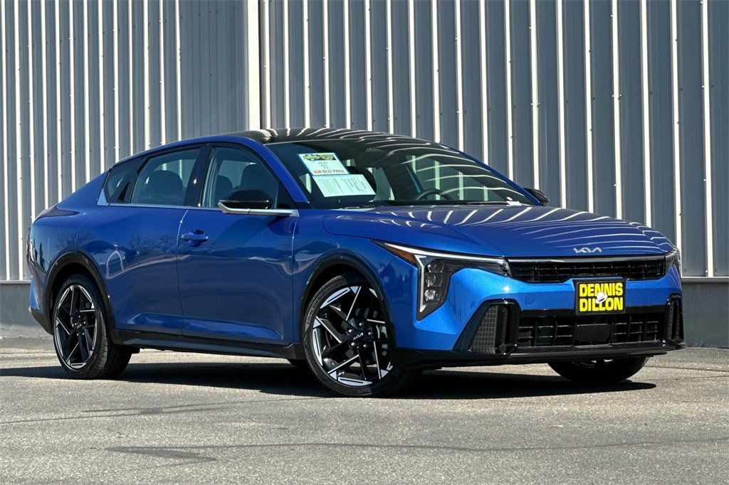 2025 Kia K4 GT-Line photo 2