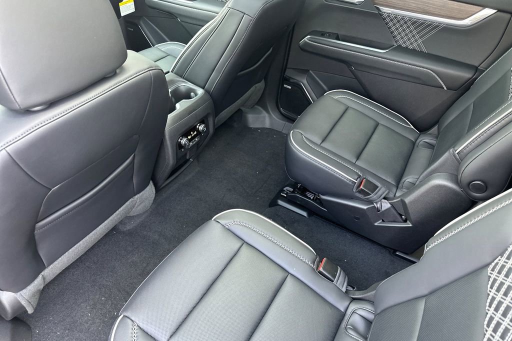 2026 GMC Acadia Denali - Photo 12