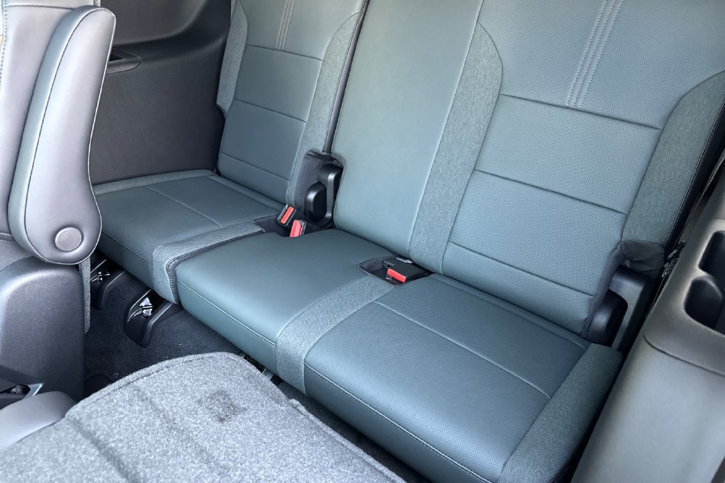 2026 GMC Acadia AT4 - Photo 13