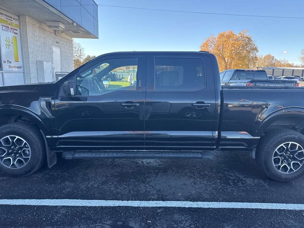 2023 Ford F-150 XLT photo 2