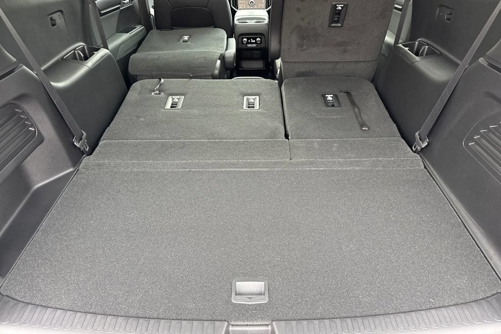 2026 GMC Acadia AT4 - Photo 16