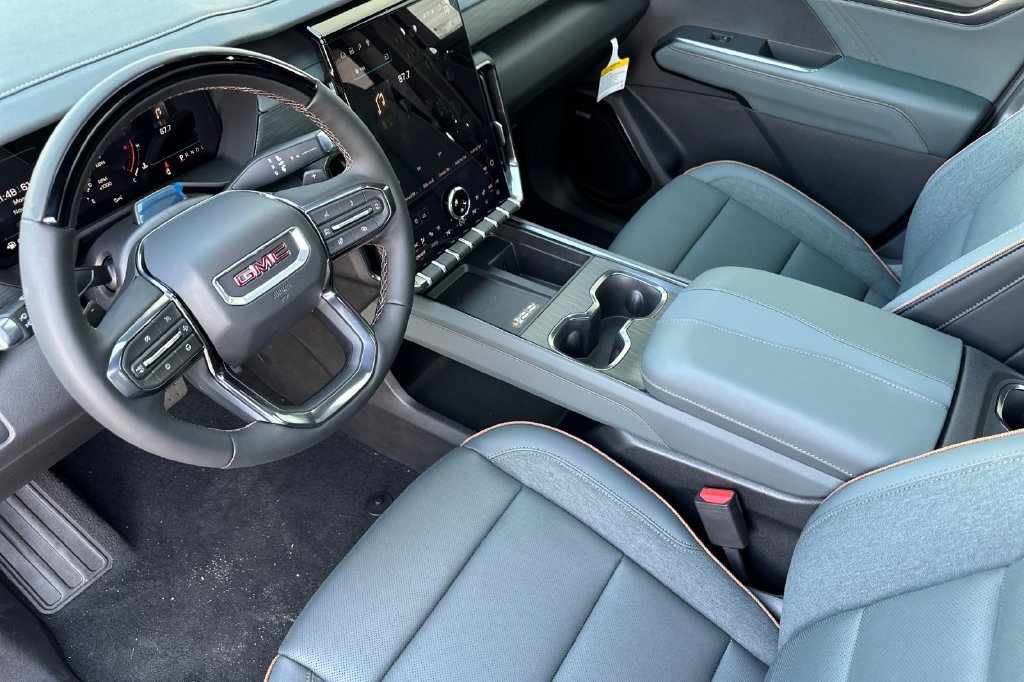 2026 GMC Acadia AT4 - Photo 4