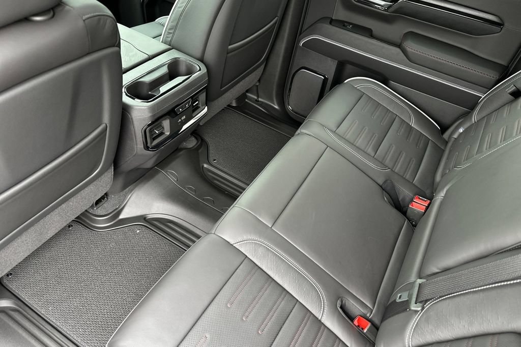 2026 GMC Sierra 1500 AT4X - Photo 9