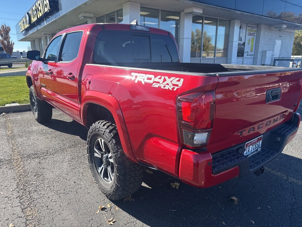 2019 Toyota Tacoma TRD Sport photo 3