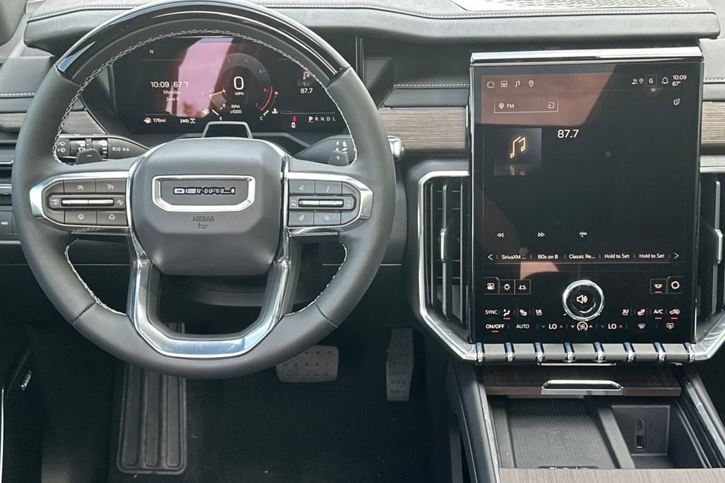 2026 GMC Acadia Denali - Photo 14