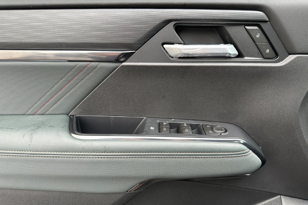 2026 GMC Acadia AT4 - Photo 10