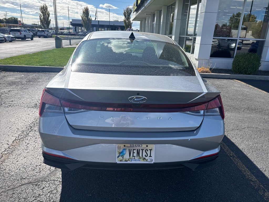 2022 Hyundai Elantra SEL photo 4