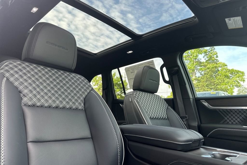 2026 GMC Acadia Denali - Photo 18