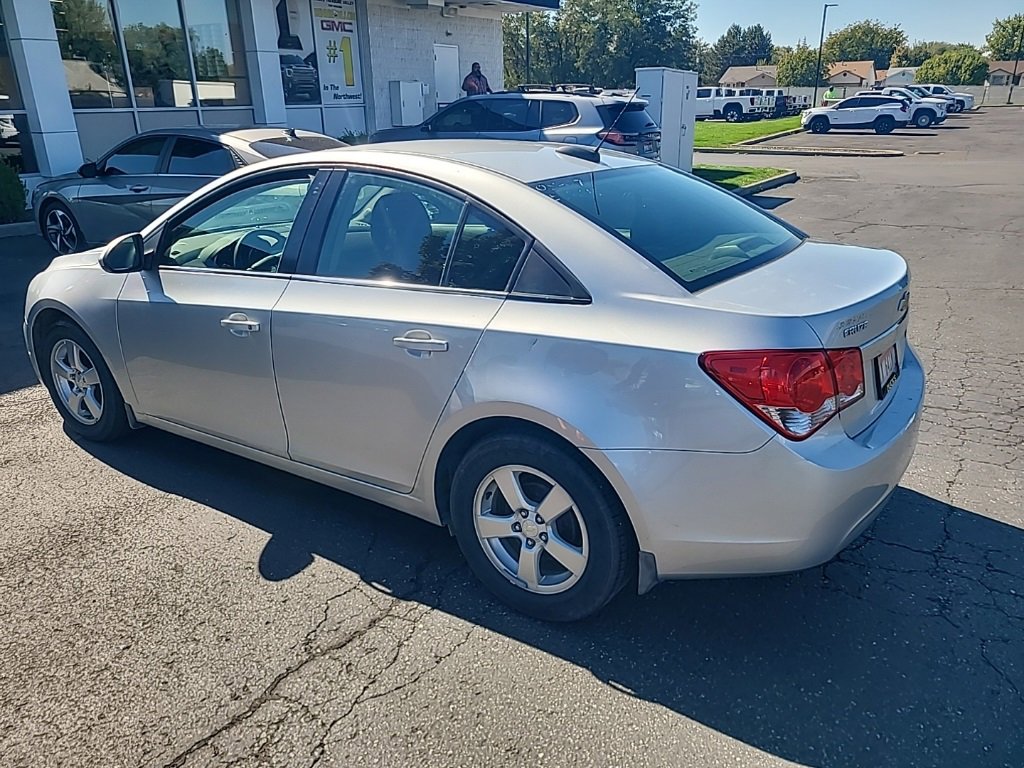 2015 Chevrolet Cruze photo 2