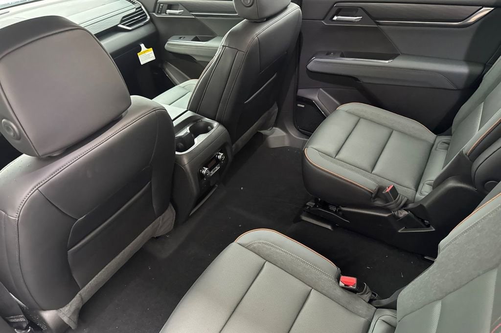 2026 GMC Acadia AT4 - Photo 9