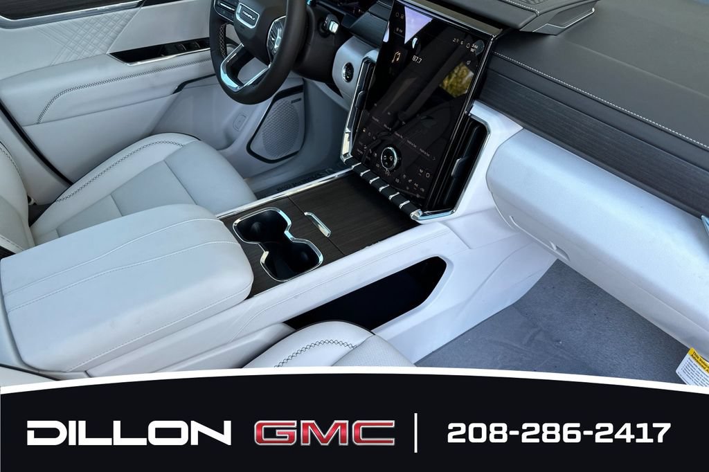 2026 GMC Acadia Denali - Photo 14