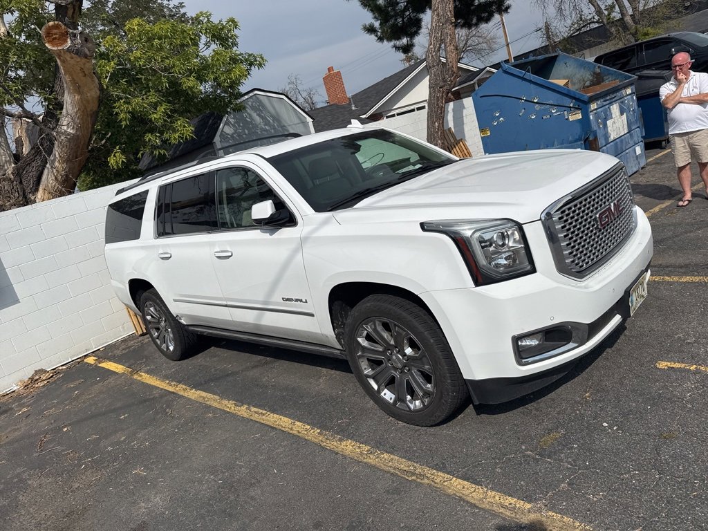 2016 Gmc Yukon XL Denali photo 2