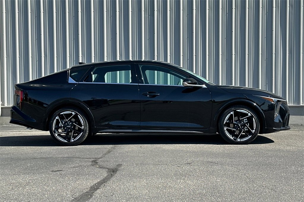 2025 Kia K4 GT-Line photo 3