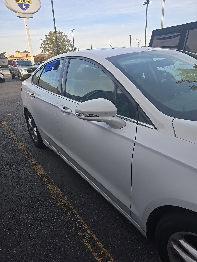 2013 Ford Fusion SE photo 2