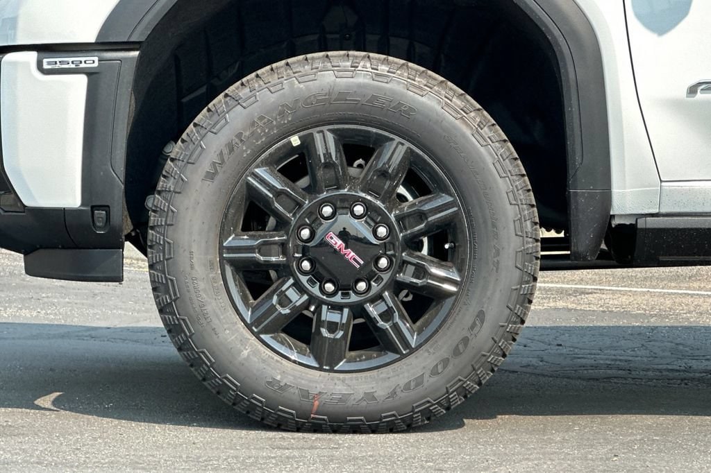 2026 GMC Sierra 3500HD AT4 - Photo 8