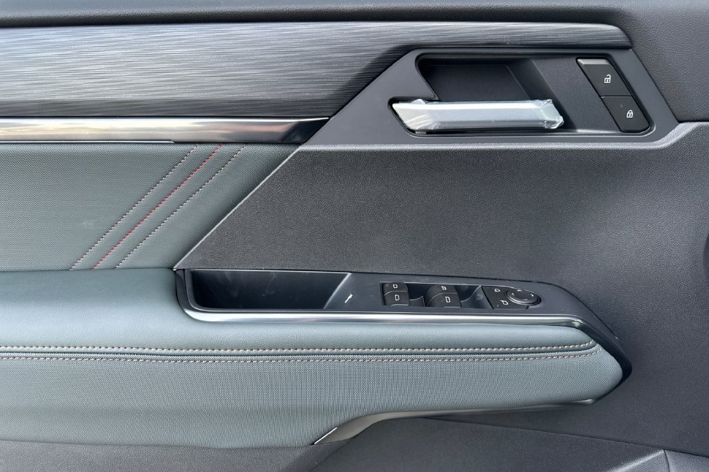 2026 GMC Acadia AT4 - Photo 10