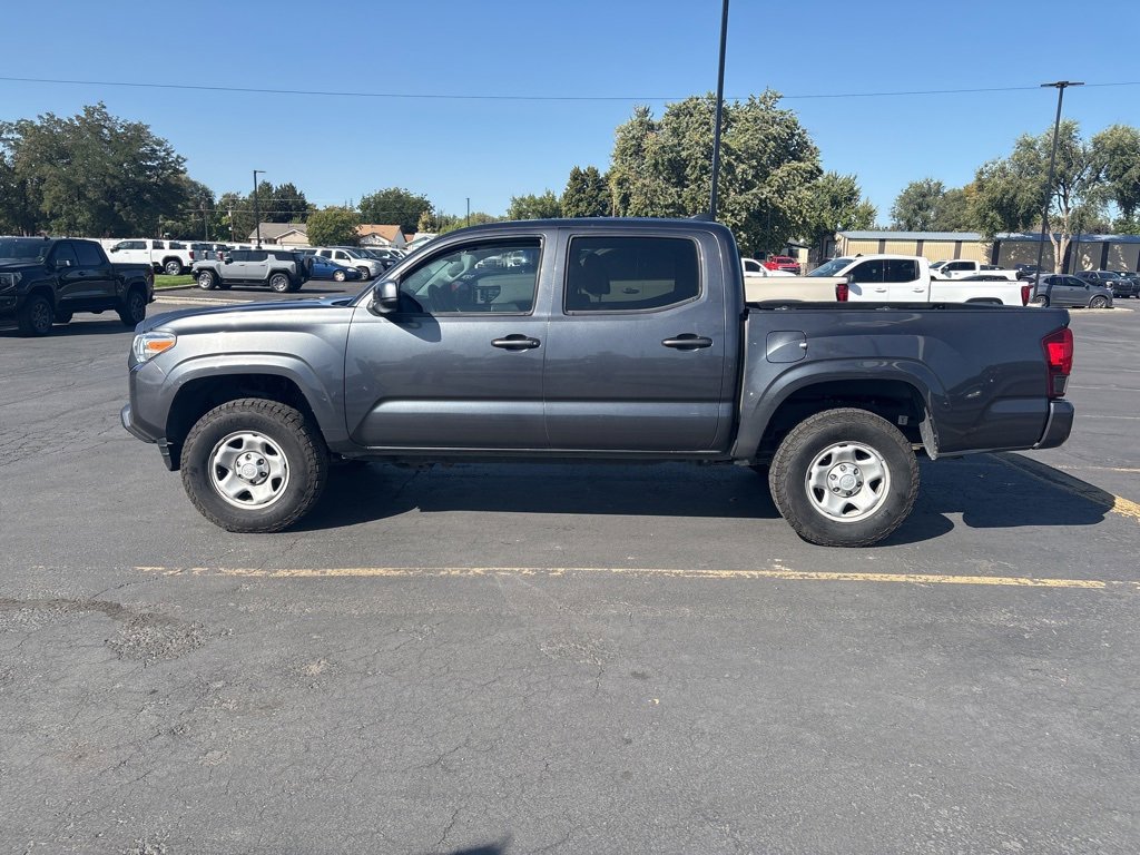 2021 Toyota Tacoma SR5 photo 2