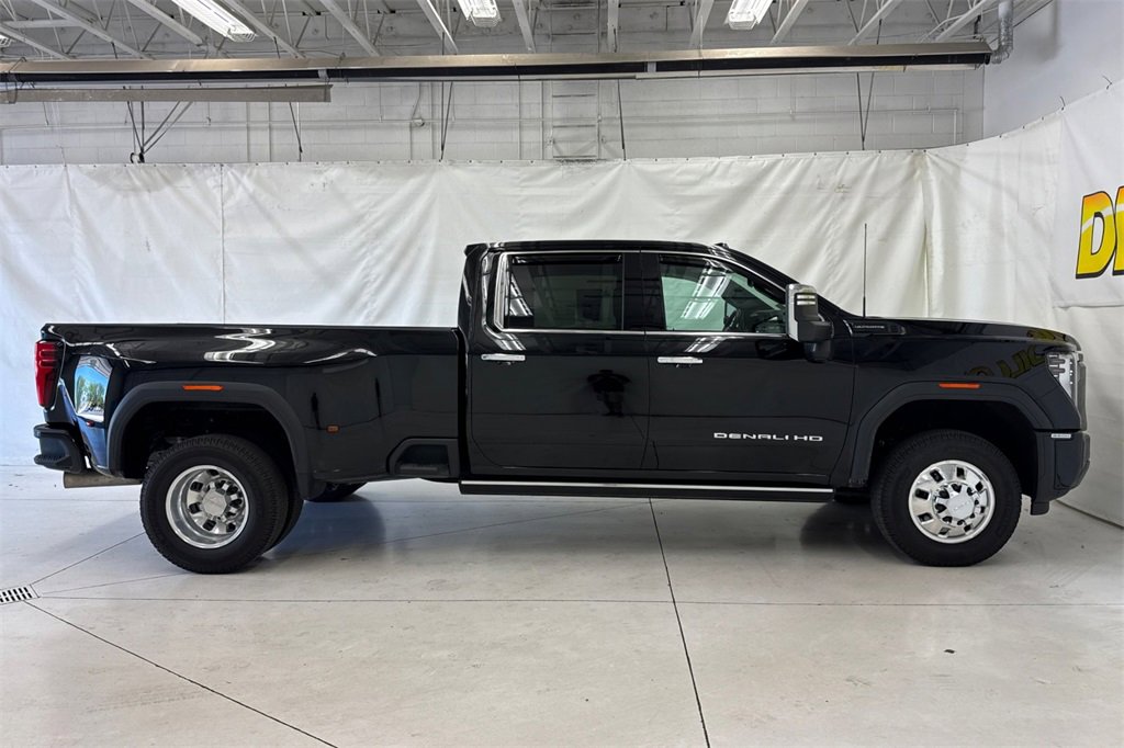 2024 Gmc Sierra 3500 HD Denali Ultimate photo 2