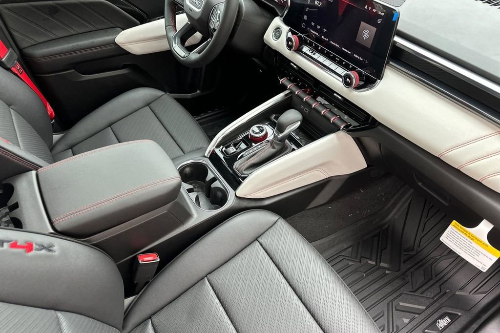 2026 GMC Canyon AT4X - Photo 14