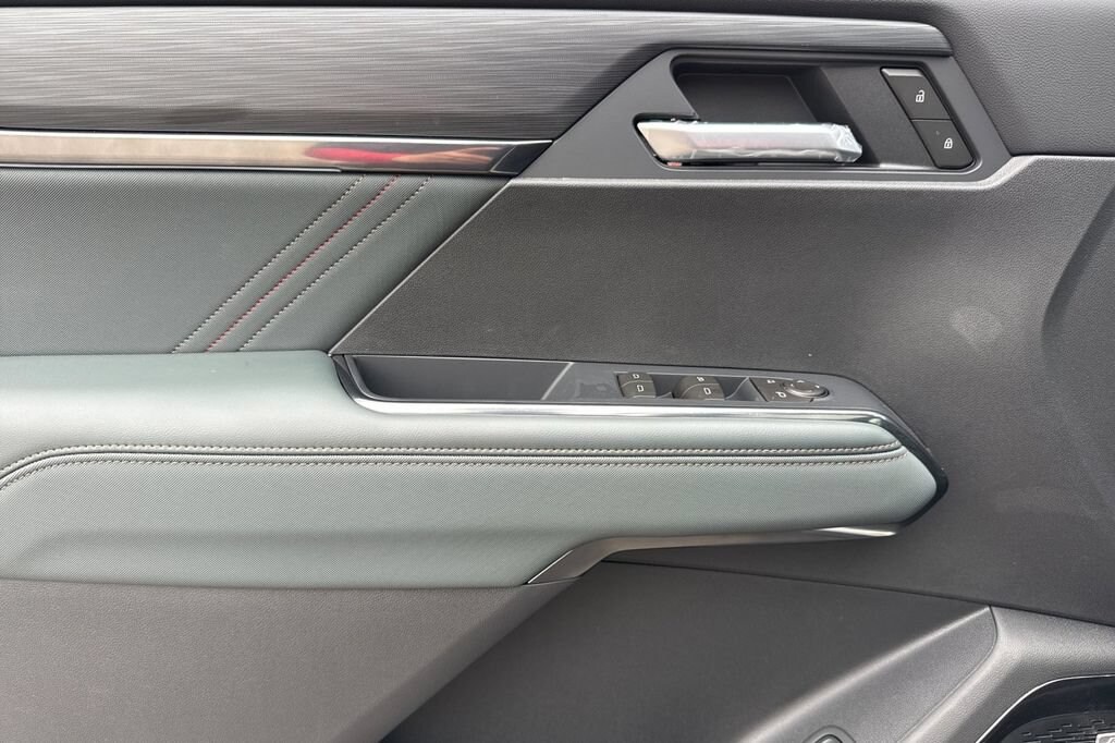 2026 GMC Acadia AT4 - Photo 11