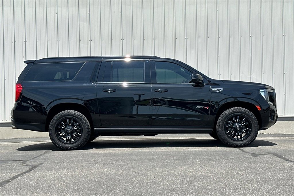 2022 Gmc Yukon XL AT4 photo 3