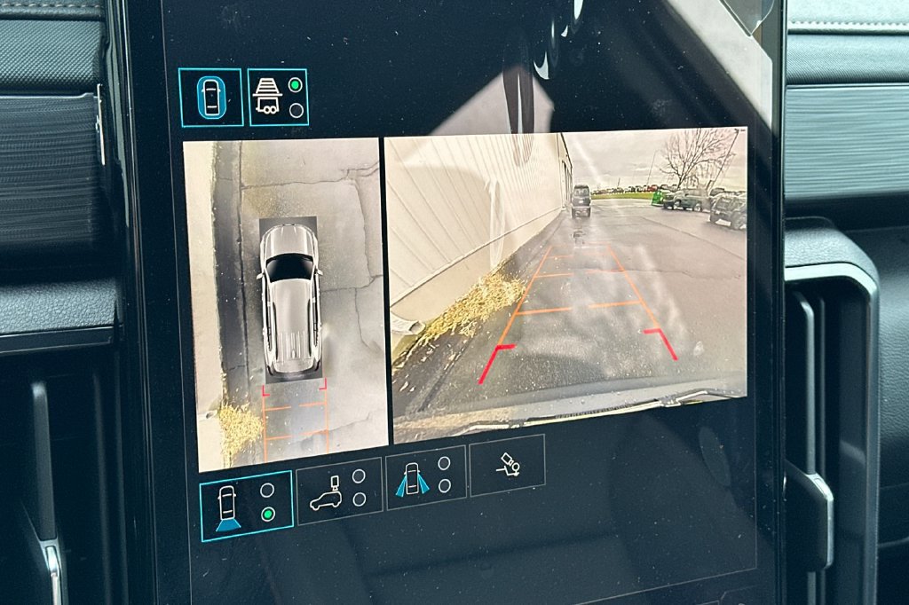 2026 GMC Acadia AT4 - Photo 18