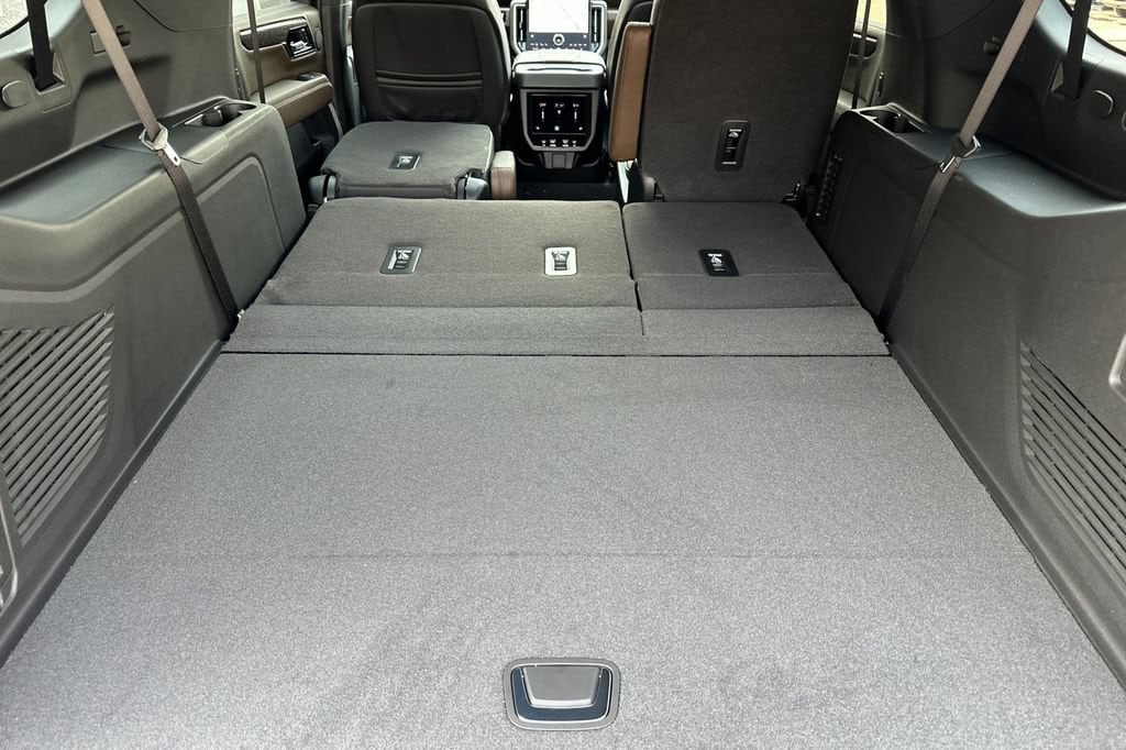 2026 GMC Yukon XL Denali Ultimate - Photo 14