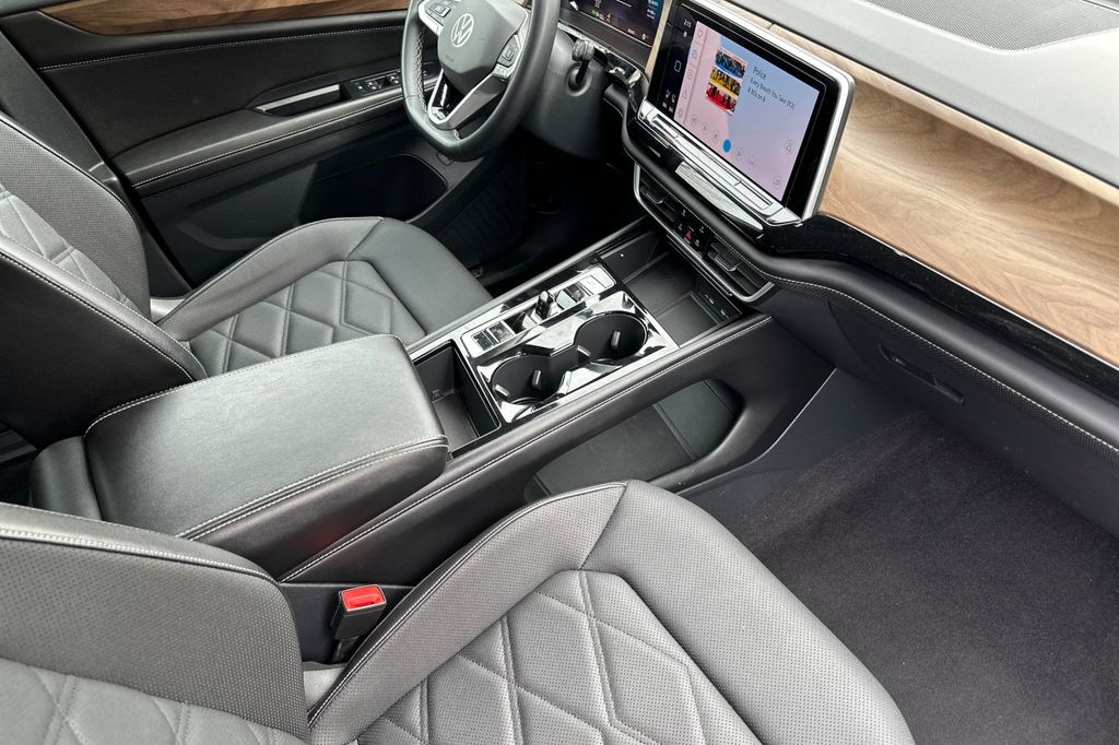 2024 Volkswagen Atlas SE w/Tech - Photo 17