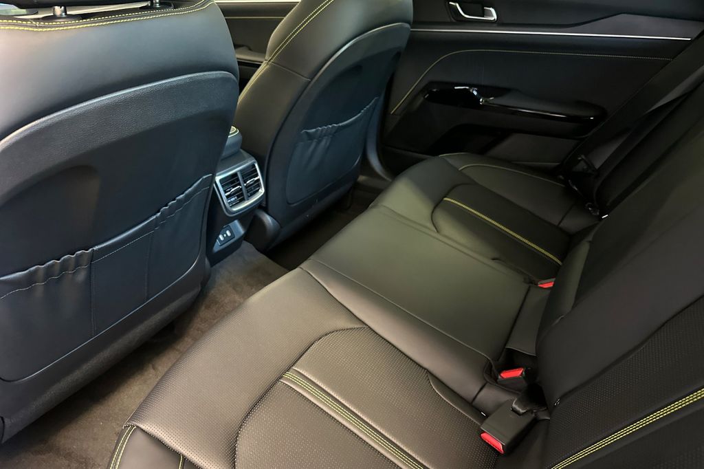 2026 Kia K5 GT - Photo 13