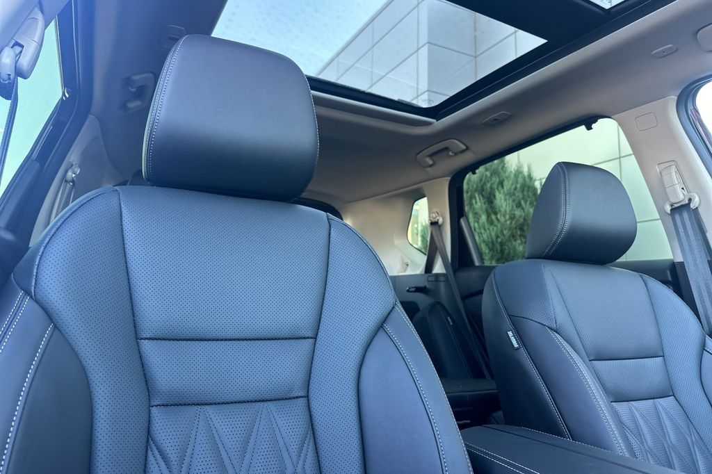 2026 Nissan Rogue Platinum - Photo 16