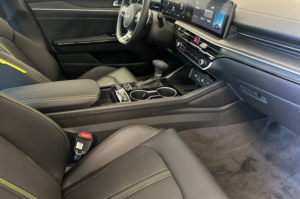 2026 Kia K5 GT - Photo 16
