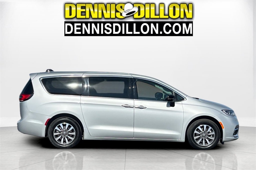Used 2024 Chrysler Pacifica Plug-In Hybrid Select Van Passenger Van