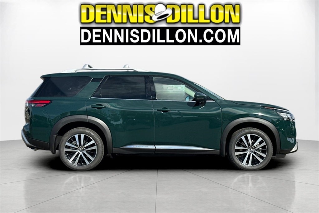 2025 Nissan Pathfinder Platinum photo 2