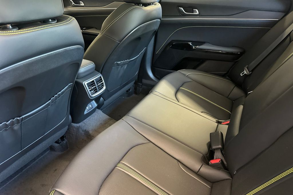 2026 Kia K5 GT - Photo 13